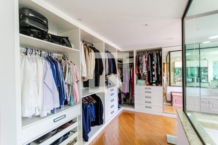 Casa à venda com 267m², 3 quartos e 8 vagasCloset