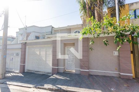 Casa à venda com 267m², 3 quartos e 8 vagasFachada
