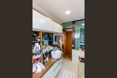 Casa à venda com 267m², 3 quartos e 8 vagasBanheiro da Suíte 2