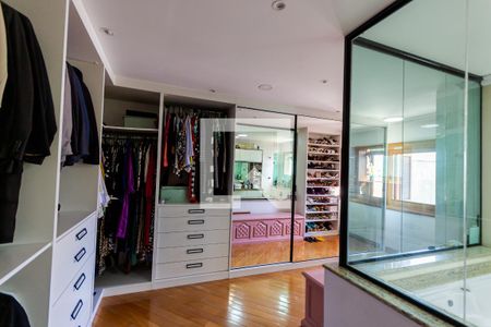 Casa à venda com 267m², 3 quartos e 8 vagasCloset