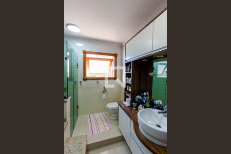 Casa à venda com 267m², 3 quartos e 8 vagasBanheiro da Suíte 2