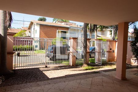 Casa à venda com 200m², 3 quartos e 4 vagas Casa à venda com 200m², 3 quartos e 4 vagasÁREA EXTERNA FRENTE