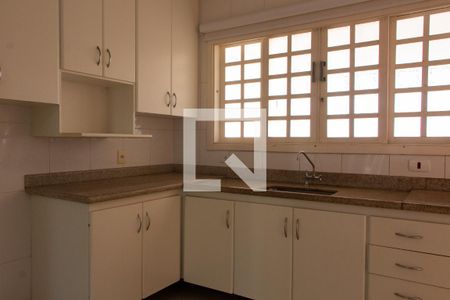 Casa à venda com 200m², 3 quartos e 4 vagas Casa à venda com 200m², 3 quartos e 4 vagasCOZINHA