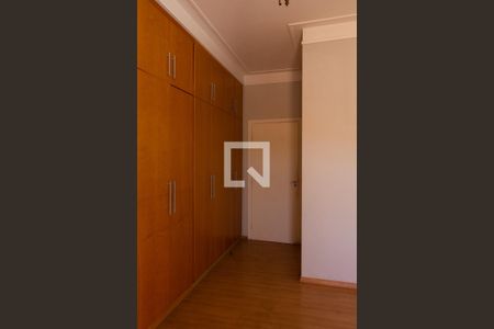 Casa à venda com 200m², 3 quartos e 4 vagas Casa à venda com 200m², 3 quartos e 4 vagasSUITE