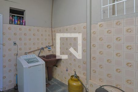 Casa à venda com 300m², 4 quartos e 3 vagas Casa à venda com 300m², 4 quartos e 3 vagasÁrea de Serviço