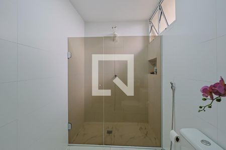 Casa à venda com 300m², 4 quartos e 3 vagas Casa à venda com 300m², 4 quartos e 3 vagasBanheiro