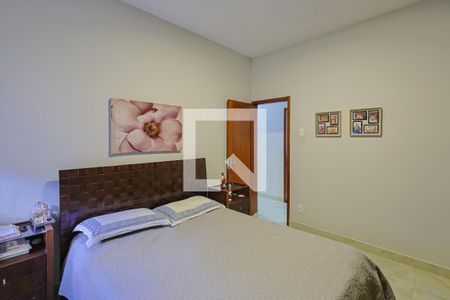 Casa à venda com 300m², 4 quartos e 3 vagas Casa à venda com 300m², 4 quartos e 3 vagasQuarto 2