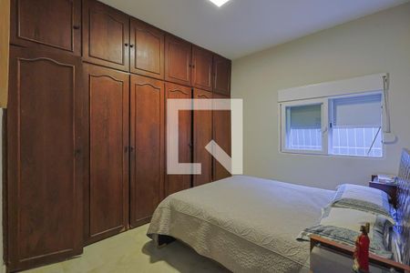 Casa à venda com 300m², 4 quartos e 3 vagas Casa à venda com 300m², 4 quartos e 3 vagasQuarto 2