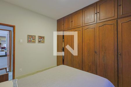 Casa à venda com 300m², 4 quartos e 3 vagas Casa à venda com 300m², 4 quartos e 3 vagasQuarto 2