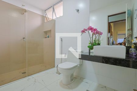 Casa à venda com 300m², 4 quartos e 3 vagas Casa à venda com 300m², 4 quartos e 3 vagasBanheiro