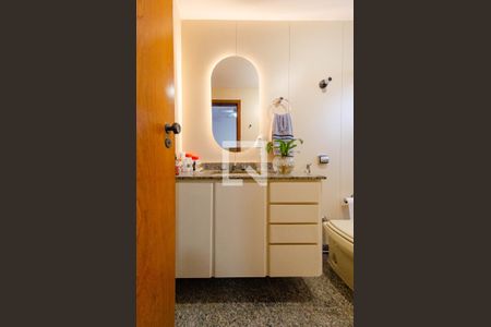 Apartamento à venda com 130m², 3 quartos e 2 vagasBanheiro suíte