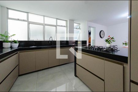 Apartamento à venda com 130m², 3 quartos e 2 vagas Apartamento à venda com 130m², 3 quartos e 2 vagasCozinha