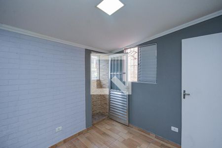 Quarto de casa para alugar com 2 quartos, 55m² em Jardim República, São Paulo