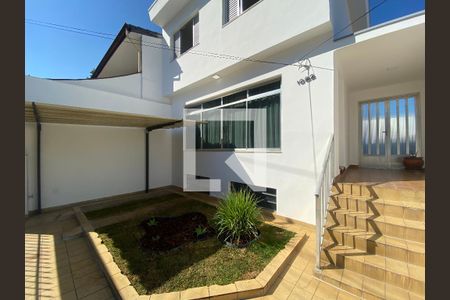 Casa à venda com 210m², 3 quartos e 4 vagas Casa à venda com 210m², 3 quartos e 4 vagasJardim