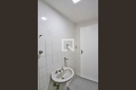 Casa à venda com 210m², 3 quartos e 4 vagas Casa à venda com 210m², 3 quartos e 4 vagasBanheiro da garagem