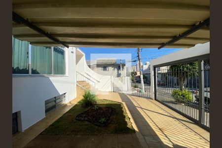 Casa à venda com 210m², 3 quartos e 4 vagas Casa à venda com 210m², 3 quartos e 4 vagasJardim