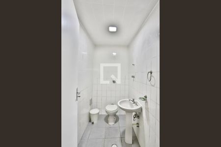 Casa à venda com 210m², 3 quartos e 4 vagas Casa à venda com 210m², 3 quartos e 4 vagasBanheiro da garagem