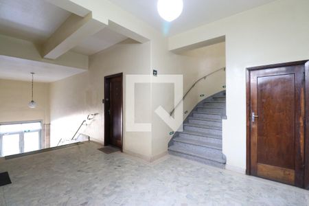 Apartamento para alugar com 110m², 2 quartos e sem vagaEscada