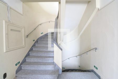 Apartamento para alugar com 110m², 2 quartos e sem vagaEscada