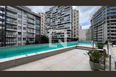 Studio à venda com 28m², 1 quarto e sem vaga Studio à venda com 28m², 1 quarto e sem vagaPiscina