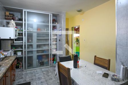 Casa à venda com 500m², 2 quartos e 3 vagasCozinha 