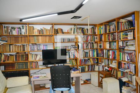 Casa à venda com 161m², 3 quartos e 4 vagasBiblioteca