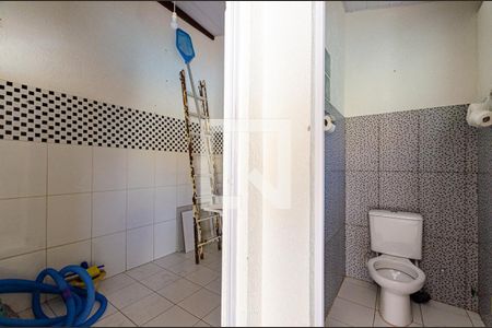 Casa à venda com 165m², 3 quartos e 2 vagasquarto e banheiro fundos 
