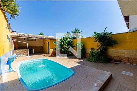 fundos  de casa à venda com 3 quartos, 165m² em Serra Grande, Niterói