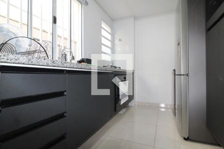 Sala/Cozinha e Área de Serviço de apartamento para alugar com 2 quartos, 42m² em Vila Talarico, São Paulo