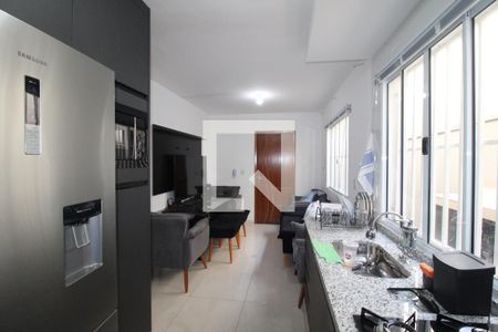 Sala/Cozinha e Área de Serviço de apartamento para alugar com 2 quartos, 42m² em Vila Talarico, São Paulo