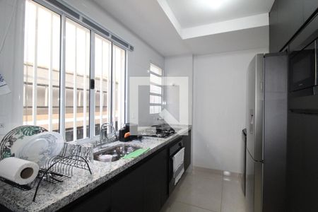 Sala/Cozinha e Área de Serviço de apartamento para alugar com 2 quartos, 42m² em Vila Talarico, São Paulo