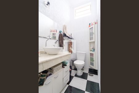 Casa à venda com 360m², 3 quartos e 6 vagasBanheiro da Suíte 2