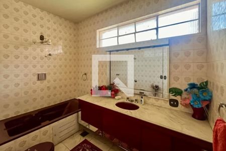 Casa à venda com 300m², 4 quartos e 2 vagasBanheiro 1