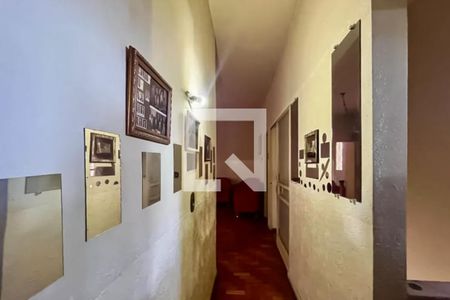 Casa à venda com 300m², 4 quartos e 2 vagasCorredor