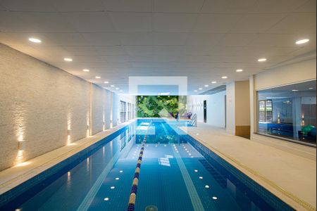 Studio à venda com 50m², 1 quarto e 1 vaga Studio à venda com 50m², 1 quarto e 1 vagaÁrea comum - Piscina coberta