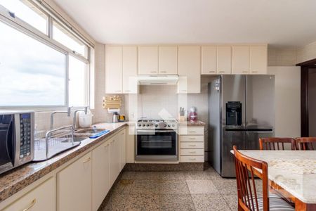 Apartamento à venda com 240m², 4 quartos e 3 vagasCozinha 