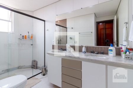 Apartamento à venda com 240m², 4 quartos e 3 vagasBanheiro 