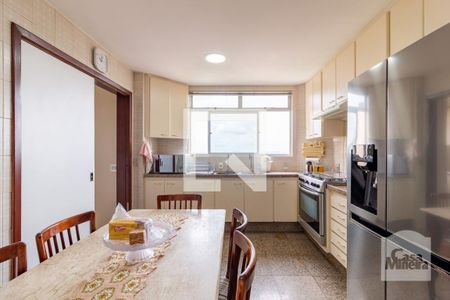 Apartamento à venda com 240m², 4 quartos e 3 vagasCozinha 