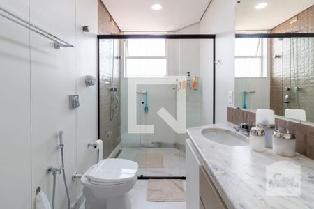 Apartamento à venda com 240m², 4 quartos e 3 vagasBanheiro 