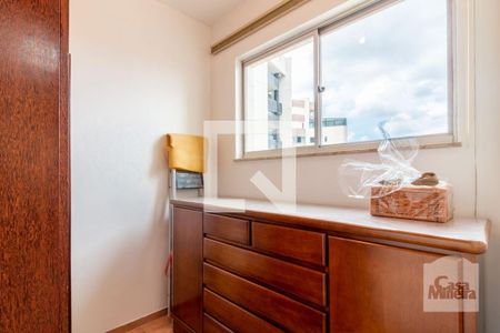 Apartamento à venda com 240m², 4 quartos e 3 vagasQuarto de serviço 