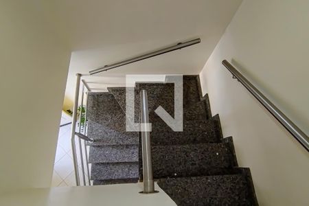 escada de casa de condomínio à venda com 3 quartos, 95m² em Pechincha, Rio de Janeiro