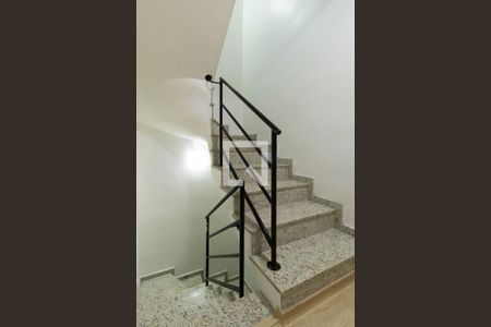 Apartamento à venda com 115m², 2 quartos e 2 vagasEscada