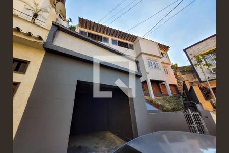 Casa de condomínio para alugar com 320m², 4 quartos e 2 vagas Casa de condomínio para alugar com 320m², 4 quartos e 2 vagasFachada da Casa