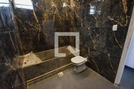 Casa de condomínio para alugar com 320m², 4 quartos e 2 vagas Casa de condomínio para alugar com 320m², 4 quartos e 2 vagasBanheiro Social