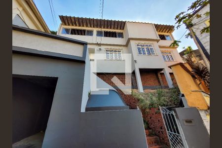 Casa de condomínio para alugar com 320m², 4 quartos e 2 vagas Casa de condomínio para alugar com 320m², 4 quartos e 2 vagasFachada da Casa