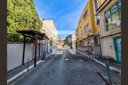 Casa de condomínio para alugar com 320m², 4 quartos e 2 vagas Casa de condomínio para alugar com 320m², 4 quartos e 2 vagasFachada do condomínio