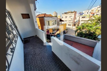 Casa de condomínio para alugar com 320m², 4 quartos e 2 vagas Casa de condomínio para alugar com 320m², 4 quartos e 2 vagasVaranda