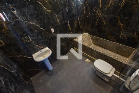 Casa de condomínio para alugar com 320m², 4 quartos e 2 vagas Casa de condomínio para alugar com 320m², 4 quartos e 2 vagasBanheiro Social