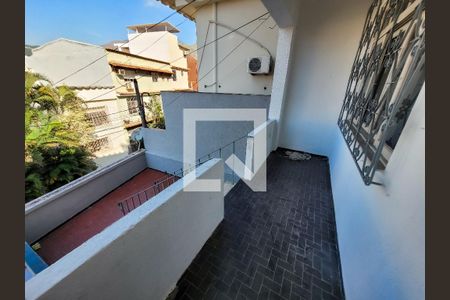Casa de condomínio para alugar com 320m², 4 quartos e 2 vagas Casa de condomínio para alugar com 320m², 4 quartos e 2 vagasVaranda