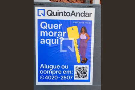 Casa de condomínio para alugar com 320m², 4 quartos e 2 vagas Casa de condomínio para alugar com 320m², 4 quartos e 2 vagasPlaca QuintoAndar instalada na fachada do imóvel